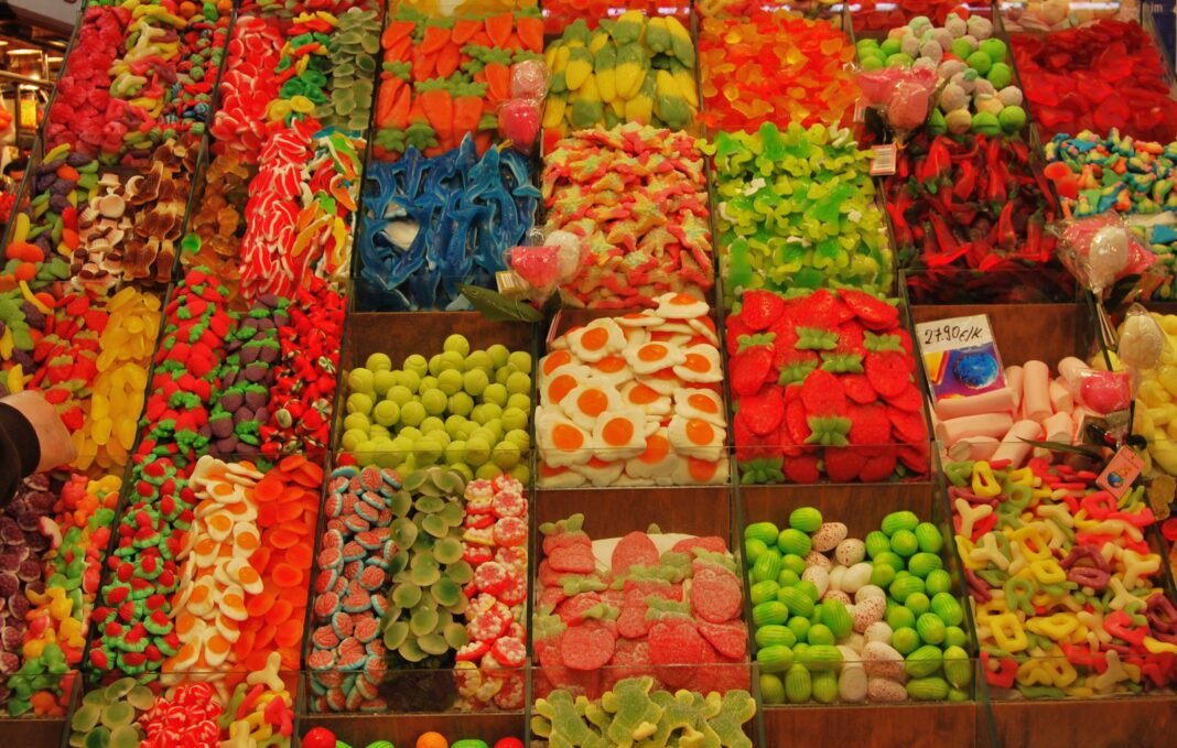 How to Avoid Tourist Traps: Travel Smarter in Every Destination Mercat de la Boqueria Barcelona Spain crowded tourist market how to avoid tourist traps travel tips