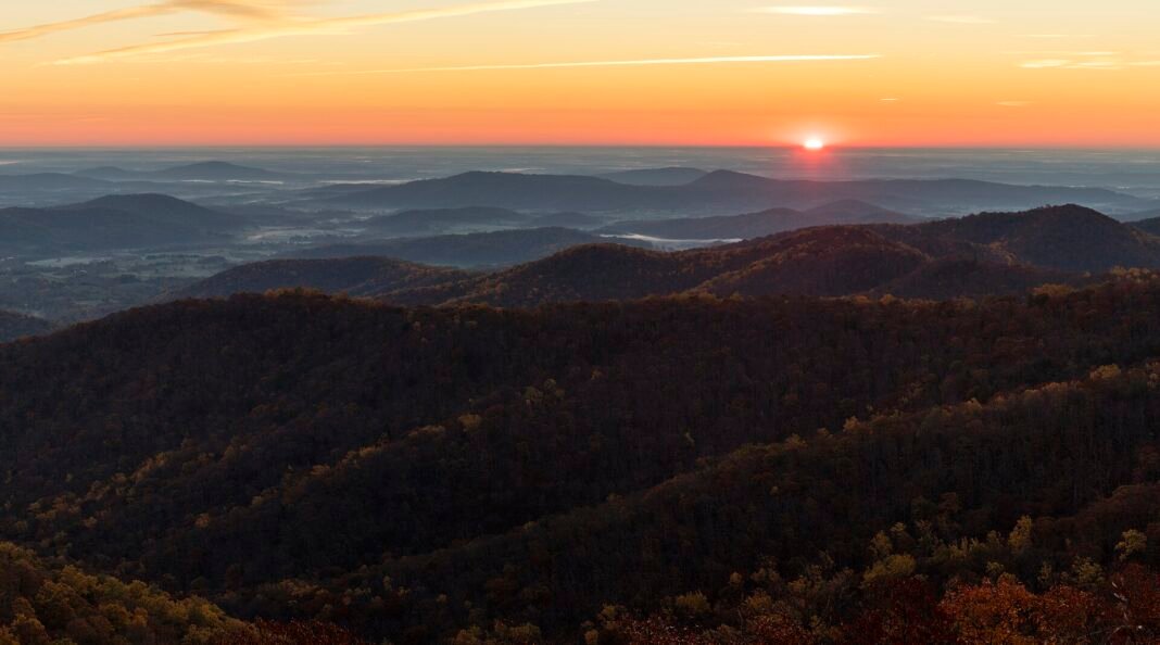 Moving to Virginia in 2026: Complete Relocation Guide Blue Ridge Mountains at sunrise over the Shenandoah Valley, Shenandoah National Park, Virginia