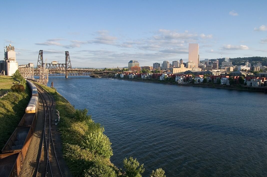 Moving to Oregon in 2026: Complete Relocation Guide Portland Oregon city skyline relocation 2026