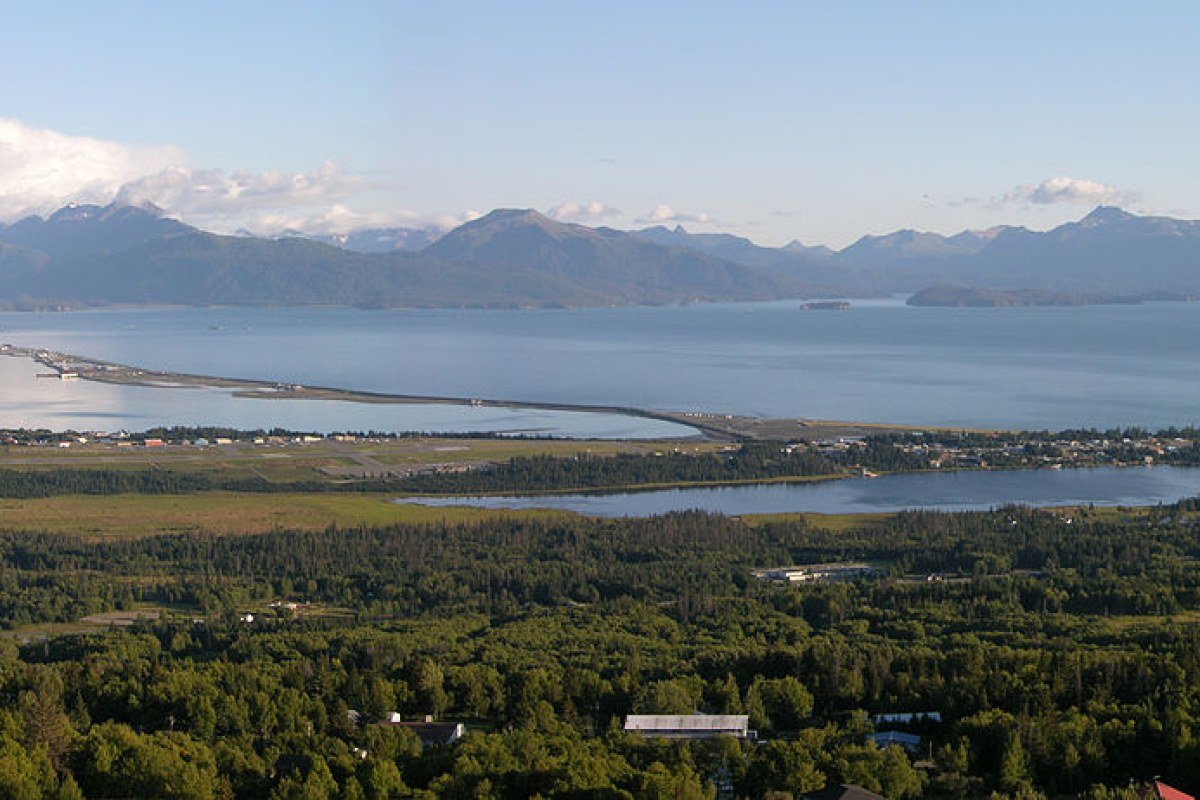 Best Cities to Live in Alaska in 2026: Anchorage, Fairbanks, Juneau and More Homer Spit panorama with Kachemak Bay and Kenai Mountains Homer Alaska