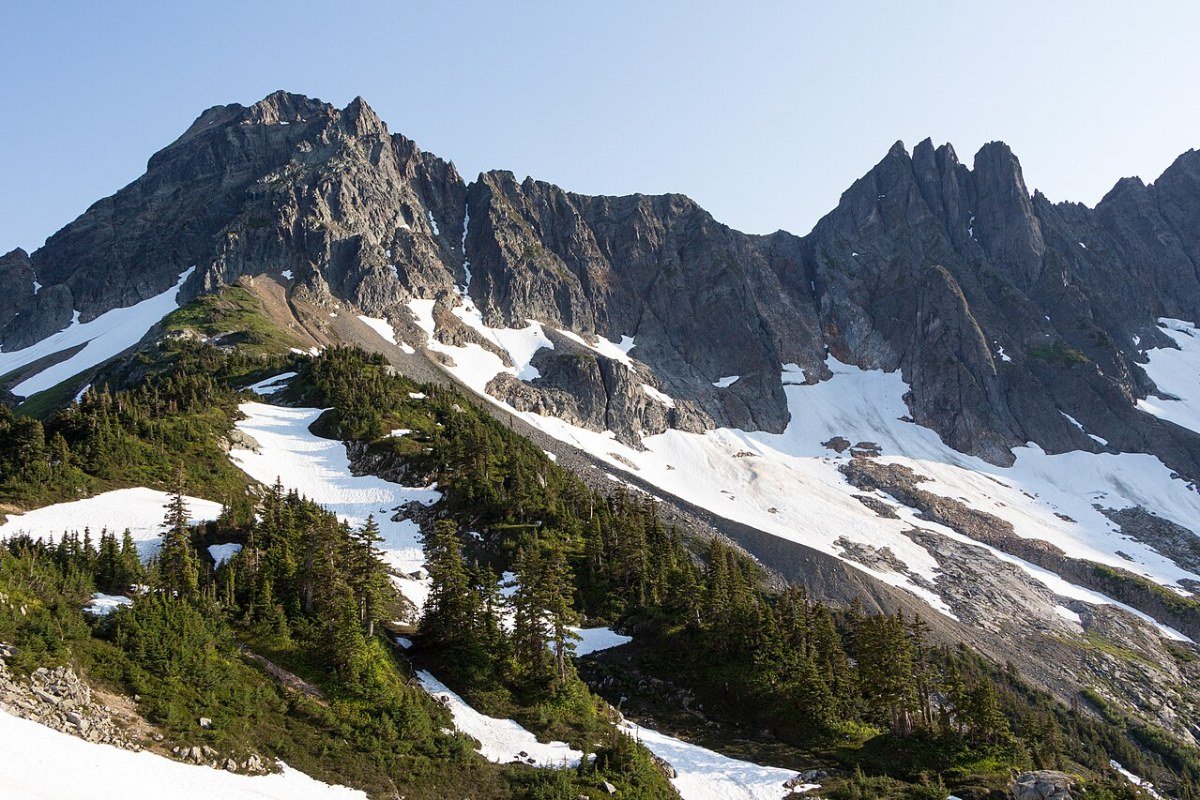 Moving to Washington State in 2026: Complete Relocation Guide North Cascades National Park Washington State afternoon mountain peaks snow