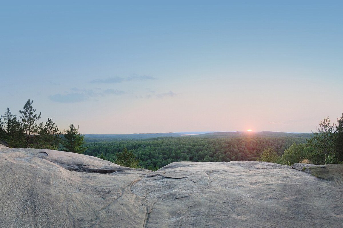 Moving to Ontario in 2026: Complete Relocation Guide Panoramic view of Algonquin Provincial Park autumn foliage Ontario Canada