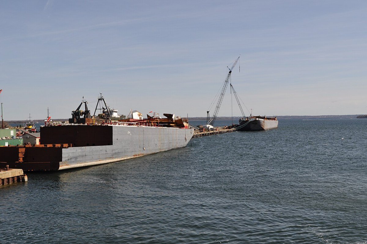 Outdoor Activities in Rhode Island 2026: Narragansett Bay, Block Island, and New England Coastline Narragansett Bay Rhode Island coastal waterway boats and shoreline