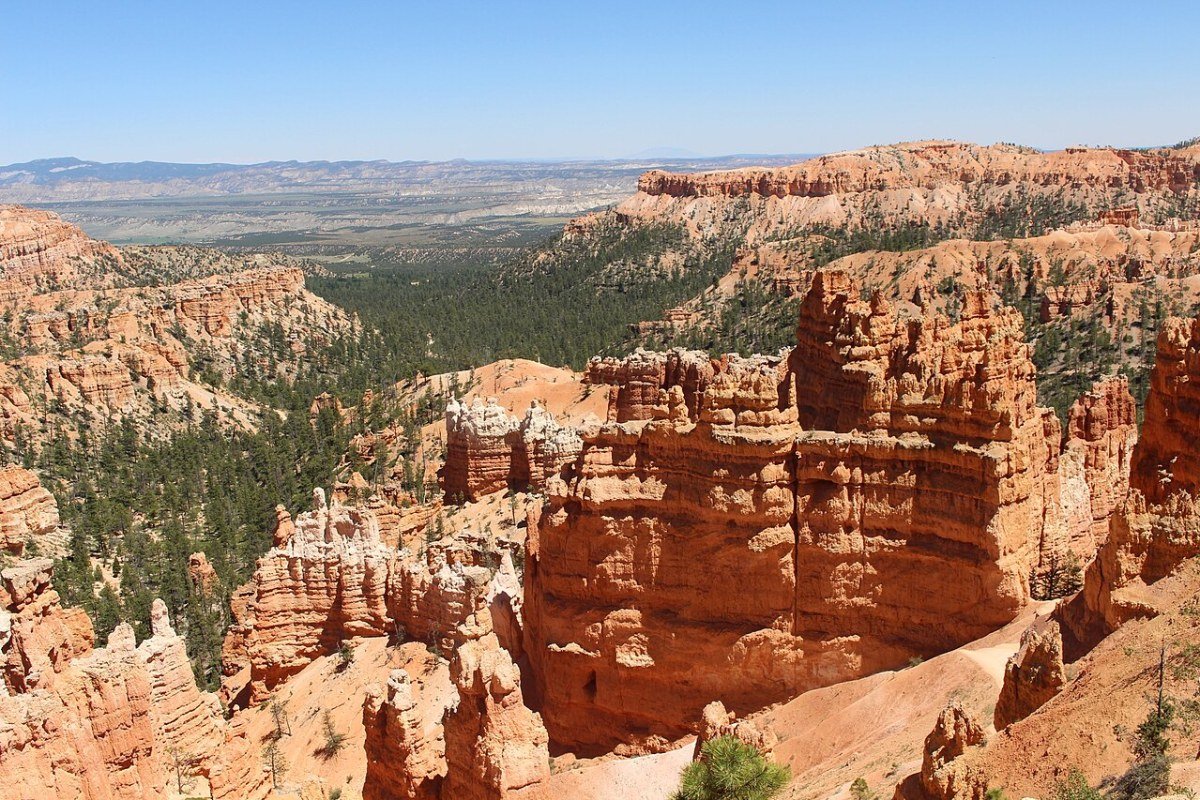 Cost of Living in Utah 2026: Tech Boom Prices in the Silicon Slopes Bryce Canyon National Park Utah orange hoodoo rock formations overlook