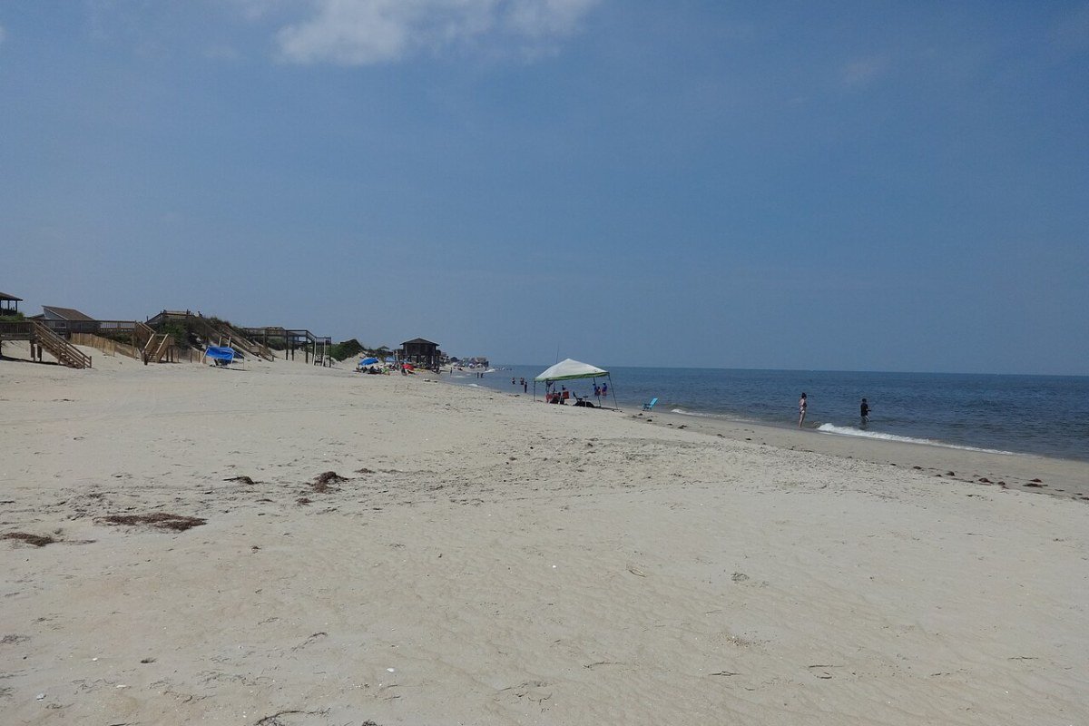 North Carolina Travel Guide 2026: Mountains, Coast, and the Research Triangle Cape Hatteras National Seashore Bodie Island Lighthouse Outer Banks North Carolina