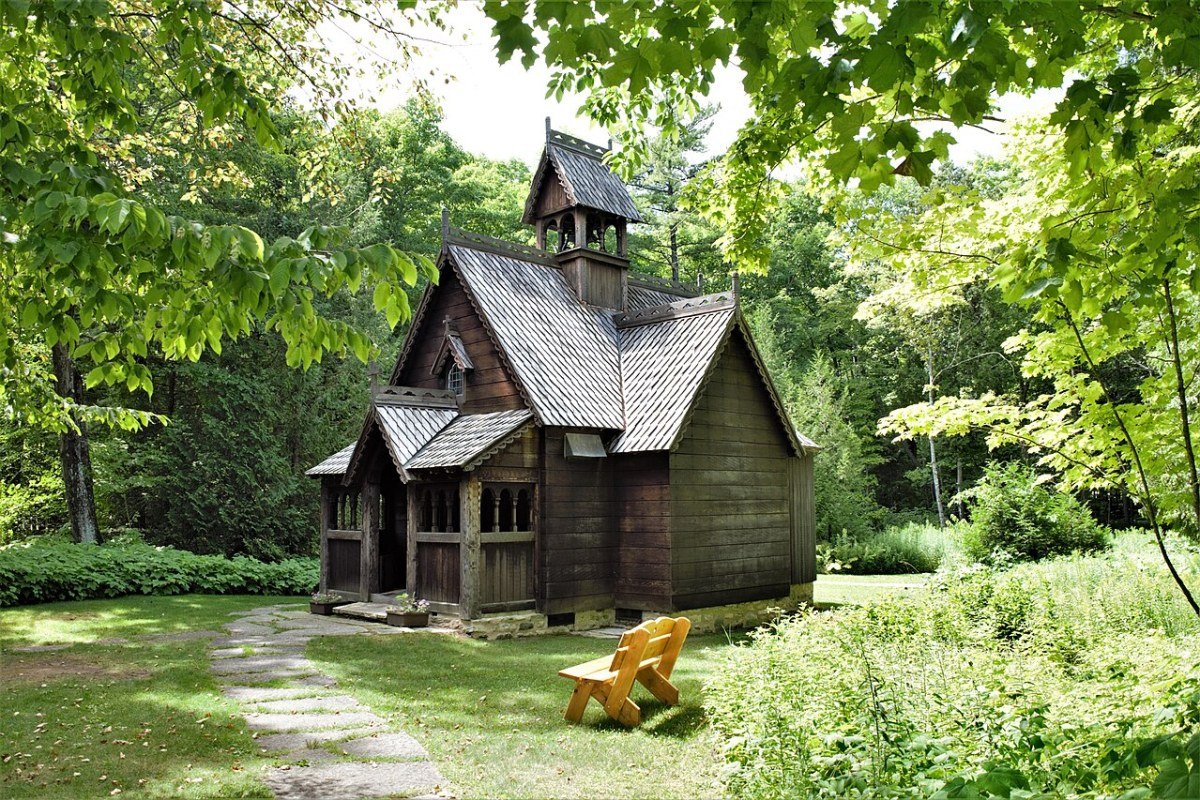 Outdoor Activities in Wisconsin 2026: Apostle Islands, Driftless Trails, and Great Lakes Recreation Bjorklunden Chapel Baileys Harbor Door County Wisconsin Lake Michigan shoreline