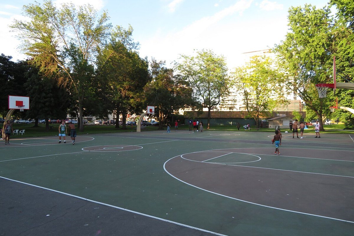 Best Places to Live in Idaho 2026: City-by-City Guide City Park and beach on Lake Coeur dAlene Idaho resort town