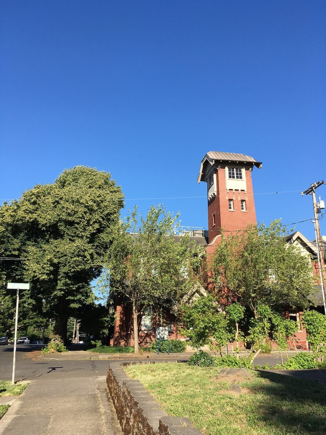 Best Places to Live in Oregon 2026: Portland, Bend, and the Willamette Valley Creston-Kenilworth Portland Oregon residential neighborhood tree-lined street