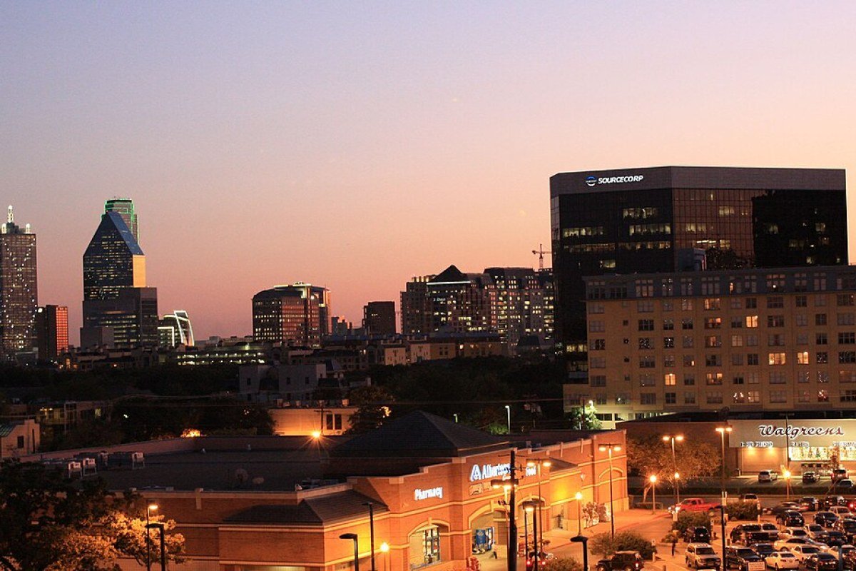 Best Places to Live in Texas 2026: Austin, Dallas, Houston, San Antonio Dallas Texas downtown skyline Reunion Tower Klyde Warren Park