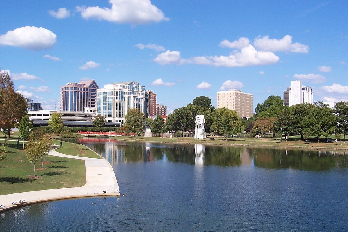 Best Cities to Live in Alabama in 2026: Top Picks for Every Lifestyle Downtown Huntsville Alabama urban skyline technology hub city