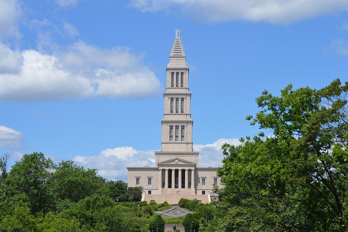 Cost of Living in Virginia 2026: DC Suburbs Premium vs. Affordable Interior George Washington Masonic National Memorial Alexandria Virginia landmark