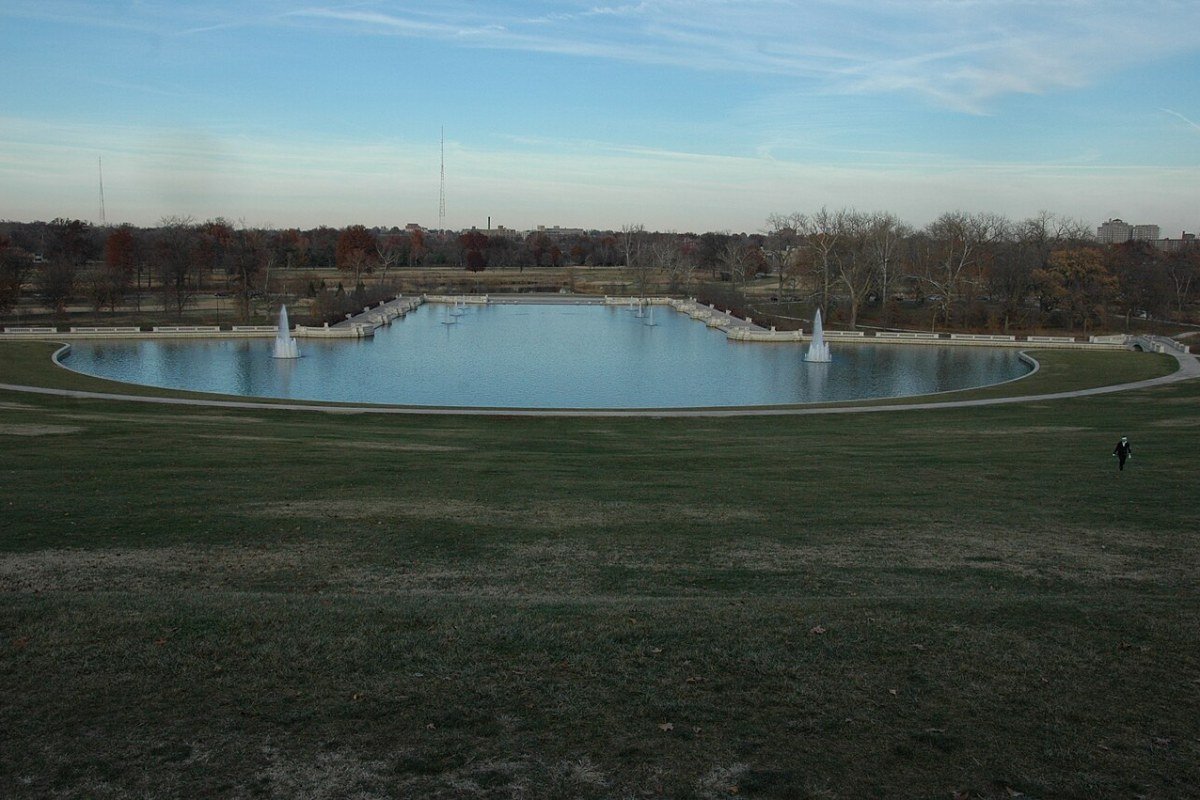 Missouri Travel Guide 2026: St. Louis, Kansas City, and the Ozarks Grand Basin fountain Forest Park St Louis Missouri urban park