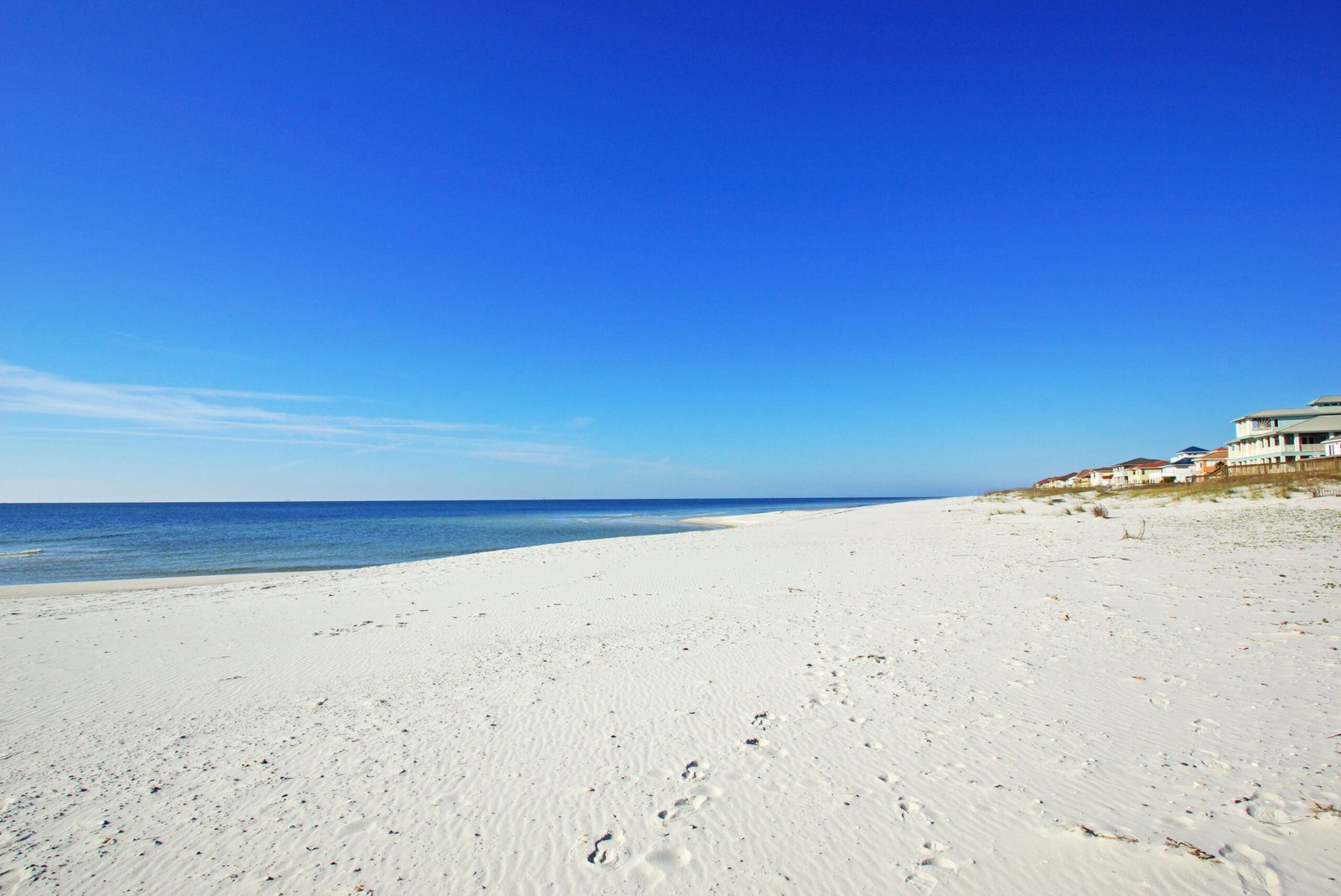 Cost of Living in Alabama 2026: Affordable Living in the Heart of Dixie Gulf Shores Alabama white sand beach on the Gulf of Mexico