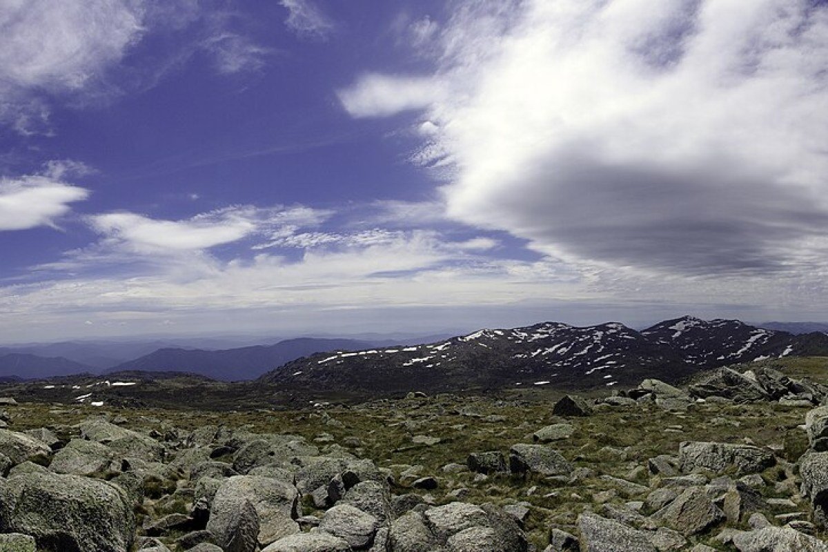 Best Places to Live in New South Wales 2026: Sydney, Newcastle, and the Regional Centres Mount Kosciuszko summit panorama Snowy Mountains New South Wales Australia highest peak