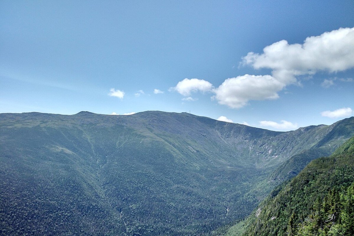 New Hampshire Travel Guide 2026: White Mountains, Lakes Region, and the Seacoast Mount Washington summit cloud-capped highest peak in northeastern United States New Hampshire