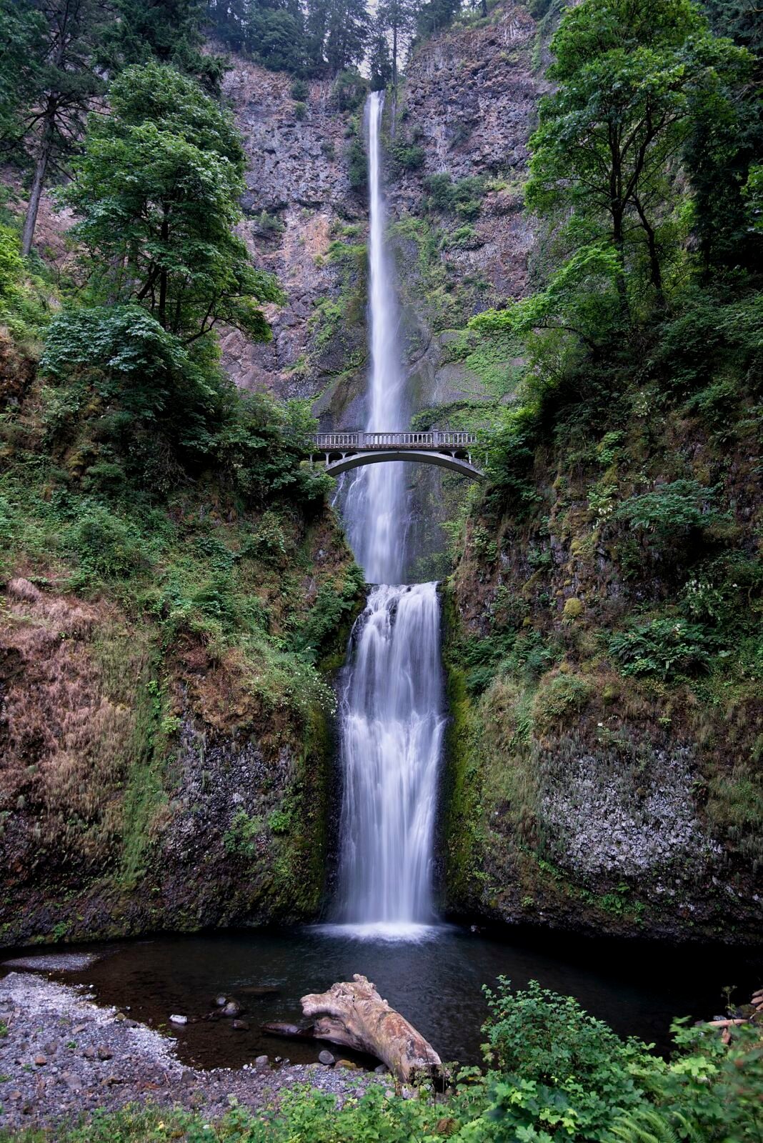 Outdoor Activities in Oregon 2026: Cascades, Coast, and High Desert Multnomah Falls Columbia River Gorge Oregon 620-foot waterfall historic bridge