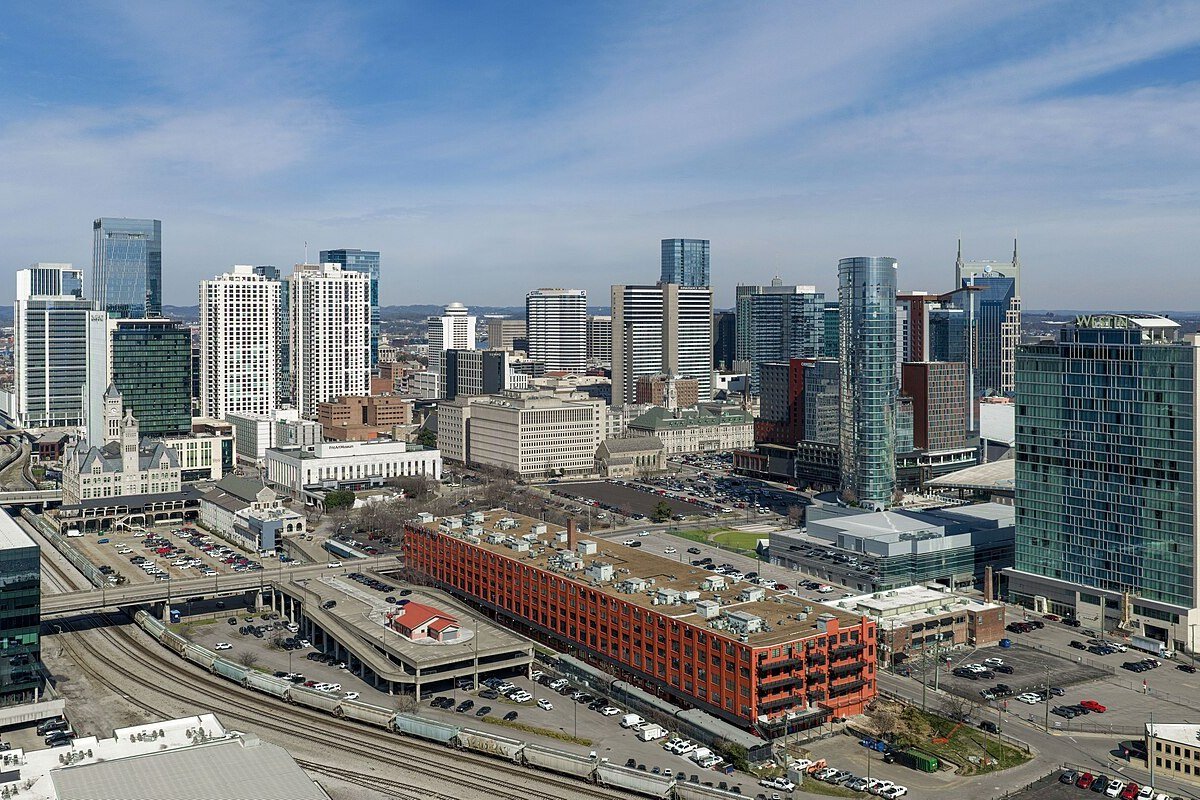 Cost of Living in Tennessee 2026: No Income Tax and Sun Belt Value Nashville Tennessee skyline Cumberland River downtown Music City