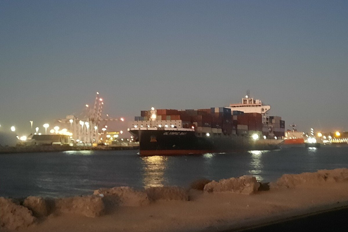 Best Places to Live in Western Australia 2026: Perth Suburbs, Fremantle, and the South West Lucky Bay Esperance Western Australia white sand beach kangaroos Cape Le Grand