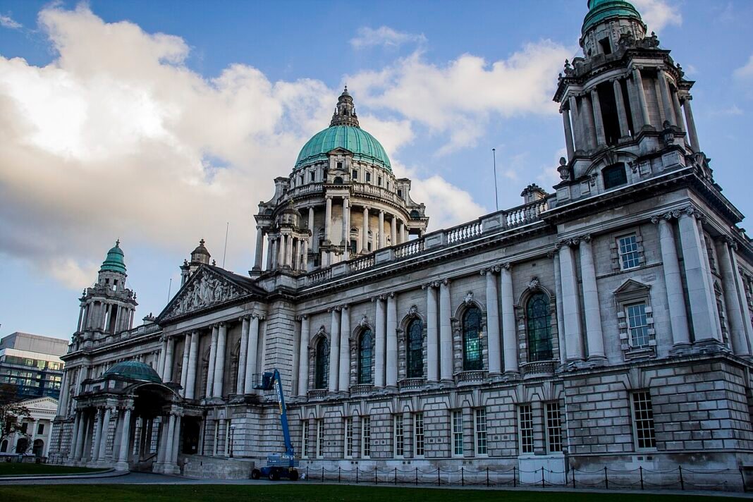 Best Cities and Towns in Northern Ireland 2026: Belfast, Derry, and the Character of the North Belfast City Hall Northern Ireland UK best cities towns travel guide