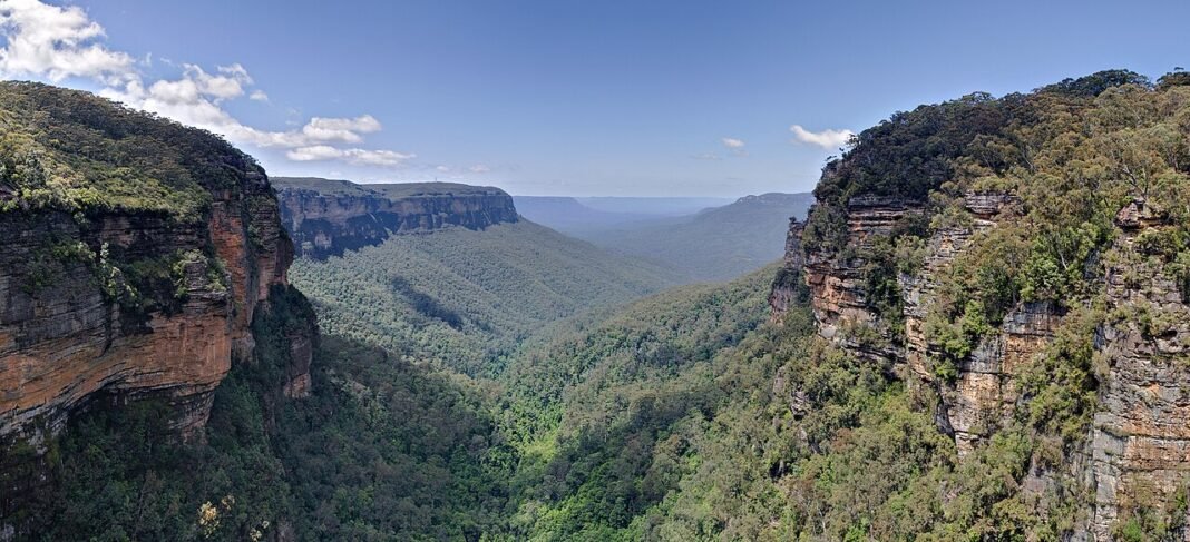 Outdoor Activities in New South Wales 2026: Surfing, Alpine Hiking, and Harbour Adventures Jamison Valley Blue Mountains National Park New South Wales Australia outdoor activities