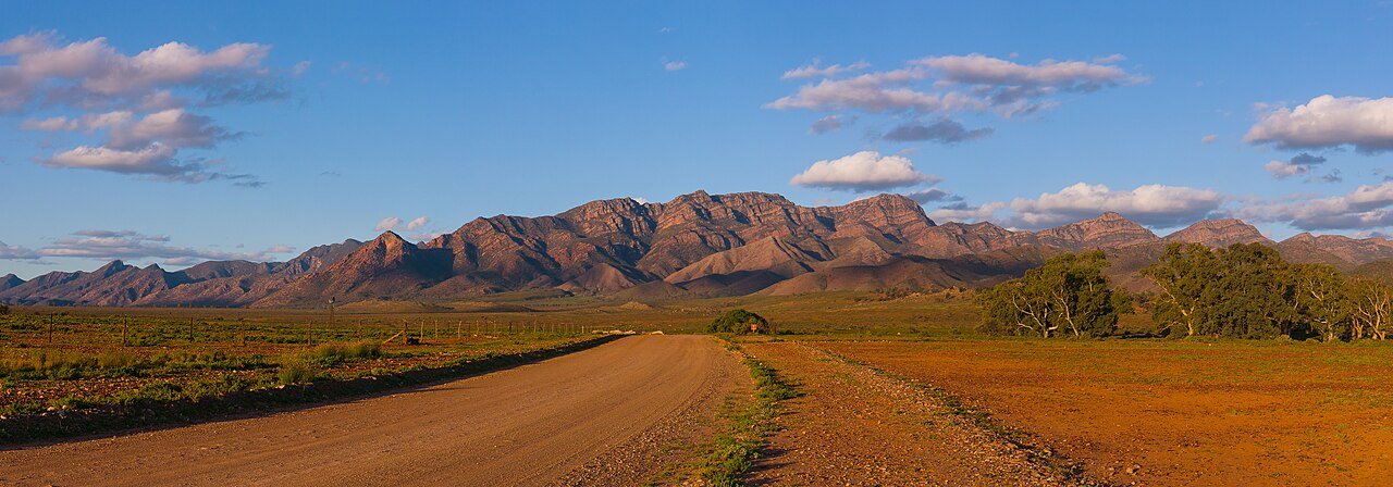 Wilpena Pound Ikara-Flinders Ranges National Park panorama Moralana Scenic Drive South Australia outback