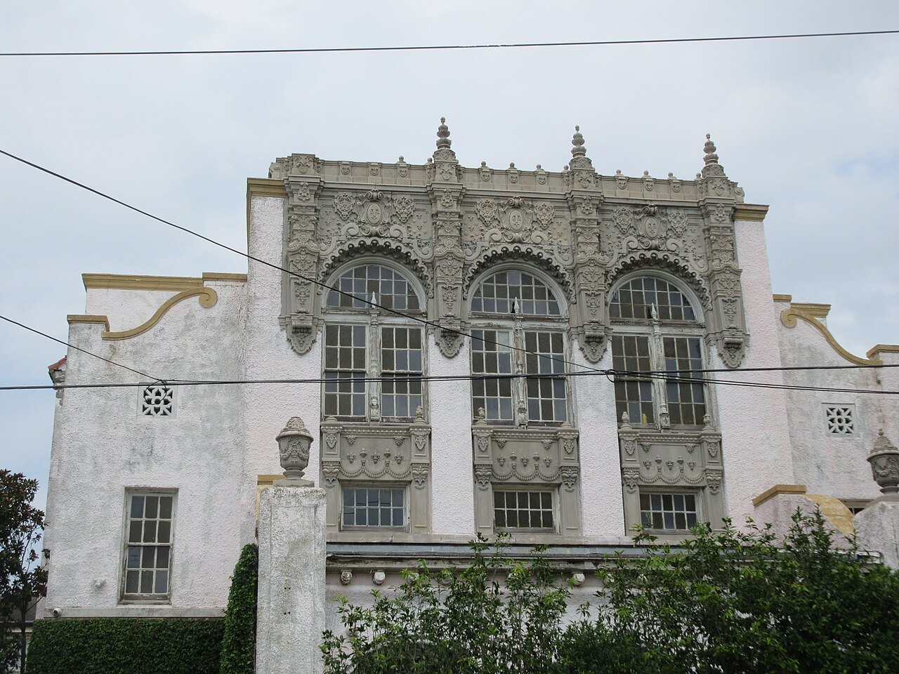Garden District mansion in New Orleans — antebellum architecture lining the streets of one of America's most beautiful neighborhoods