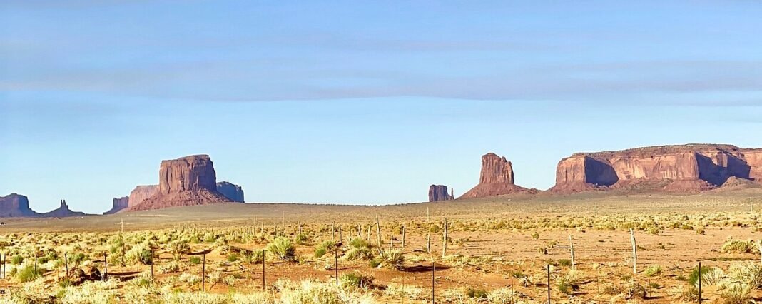 American Southwest Road Trip: The Ultimate 2-Week Itinerary Mesa and buttes of Monument Valley Arizona USA dramatic red rock formations Southwest road trip destination