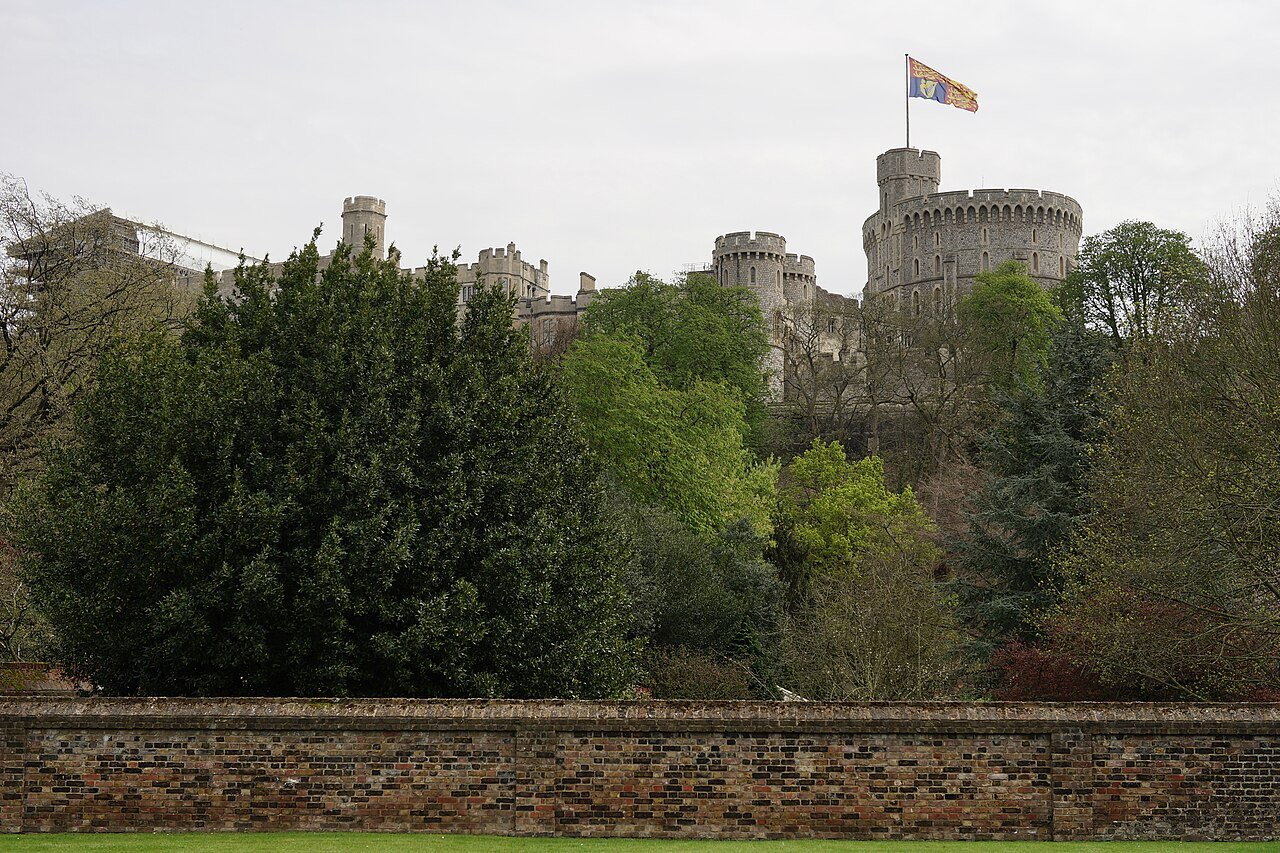 Windsor Castle England — the oldest and largest inhabited castle in the world, continuously occupied by British monarchs since William the Conqueror