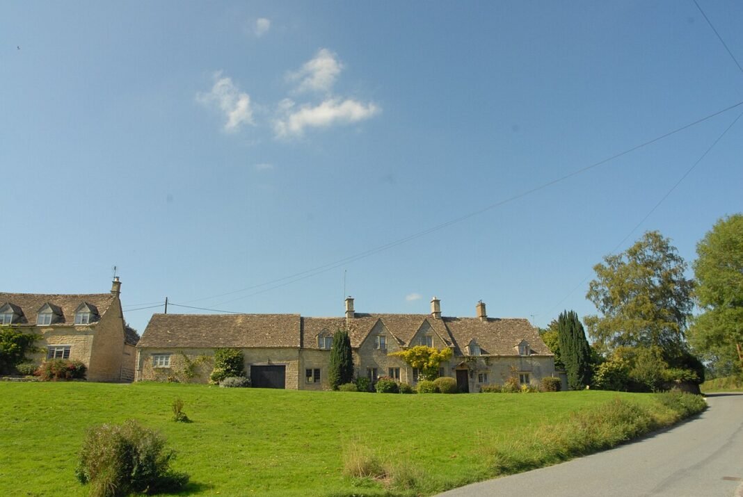 Cost of Living in England 2026: London vs Regional Cities — What to Budget Cotswold stone cottages in Little Barrington typical English village rural England