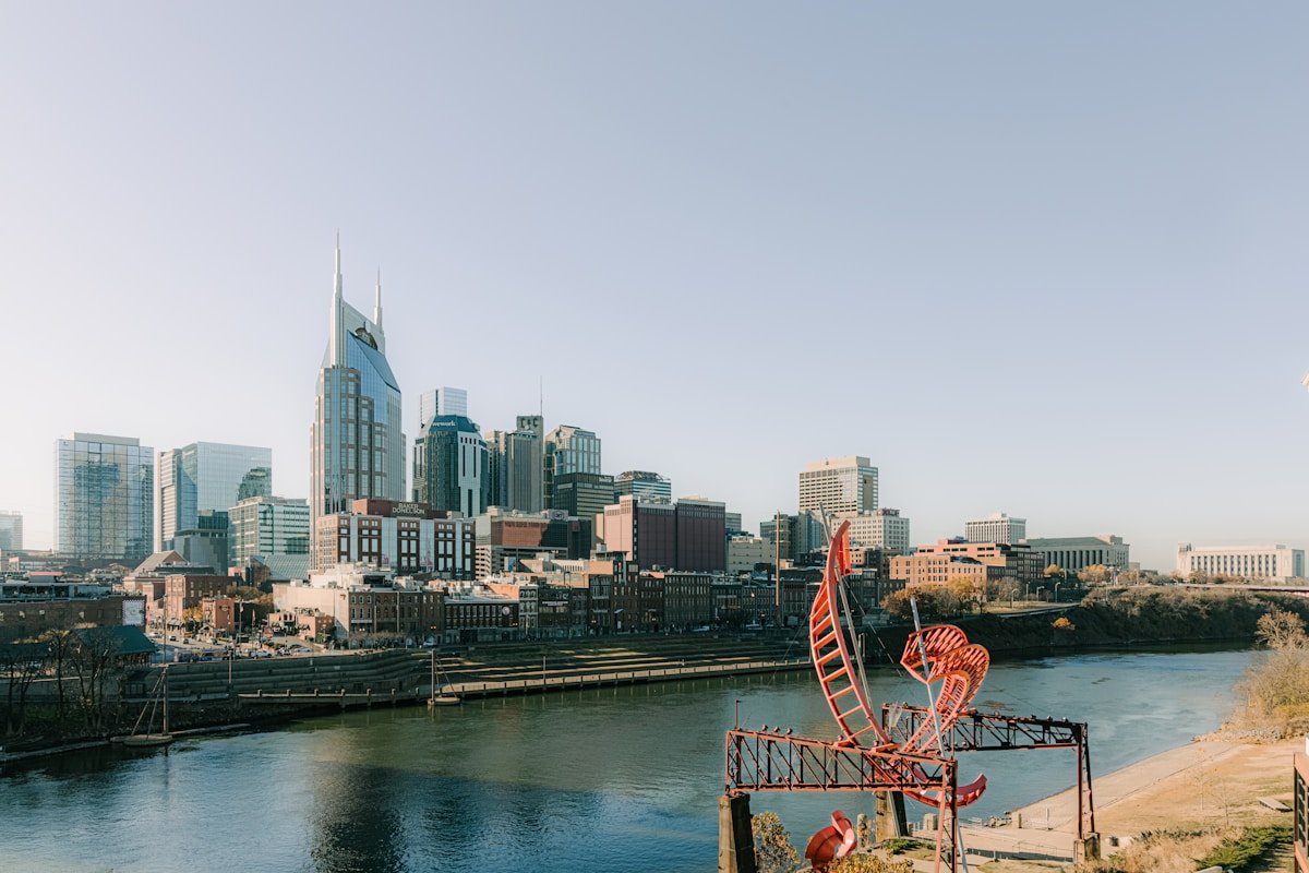 Nashville Tennessee skyline Cumberland River AT&T Batman Building Music City downtown
