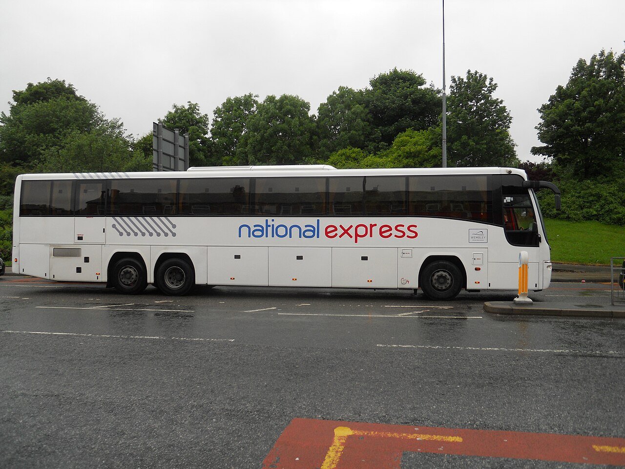 National Express intercity coach UK — the major budget long-distance bus network serving routes across Britain