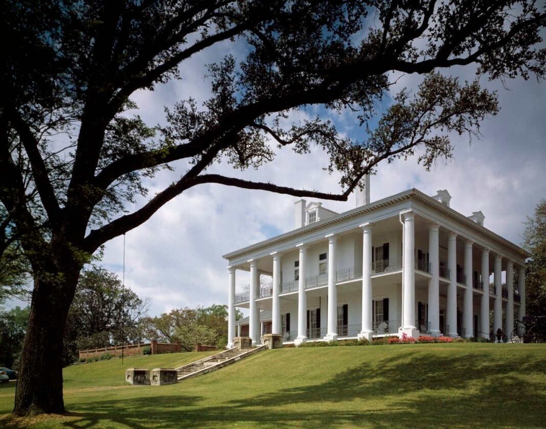 Mississippi Travel Guide 2026: Natchez, the Blues Highway, and the Gulf Coast Dunleith antebellum mansion in Natchez, Mississippi