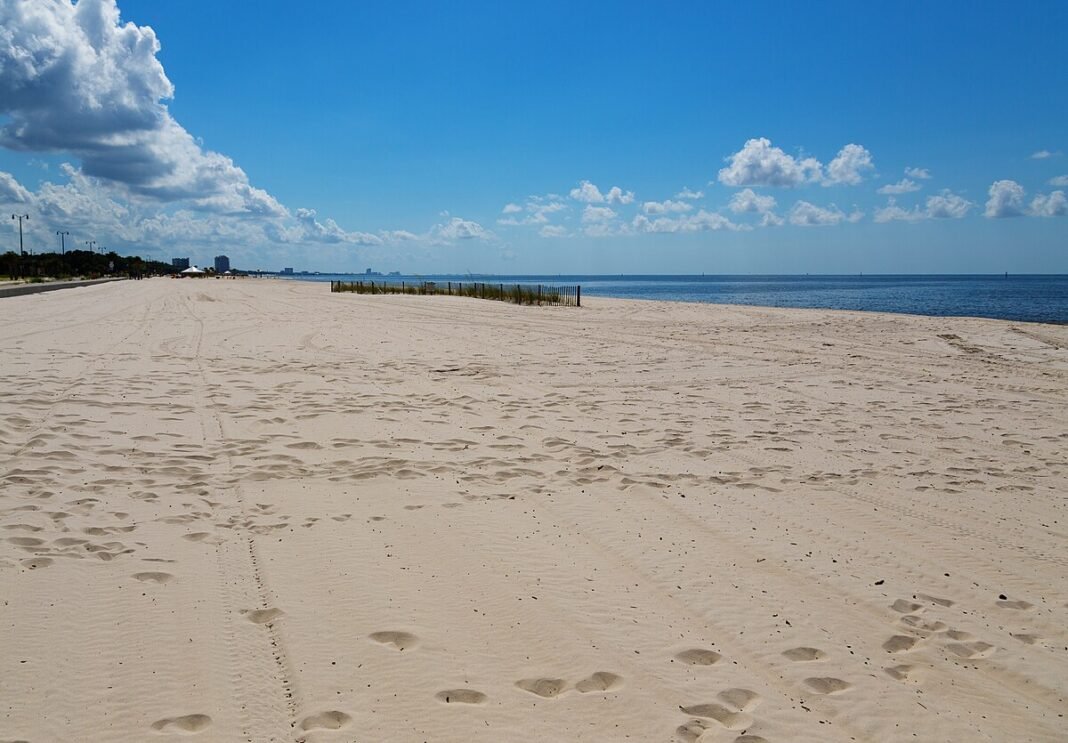 Moving to Mississippi in 2026: Complete Relocation Guide Gulf Coast sand beach at Gulfport, Mississippi