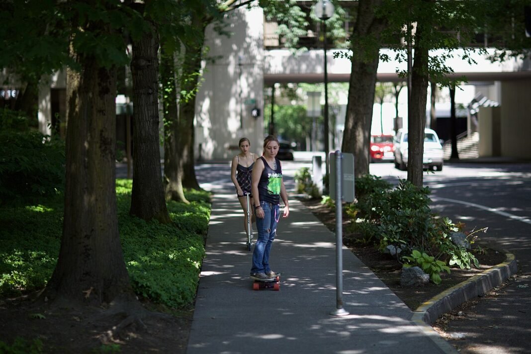 Best Places to Live in Oregon 2026: Portland, Bend, and the Willamette Valley Portland Oregon waterfront along the Willamette River