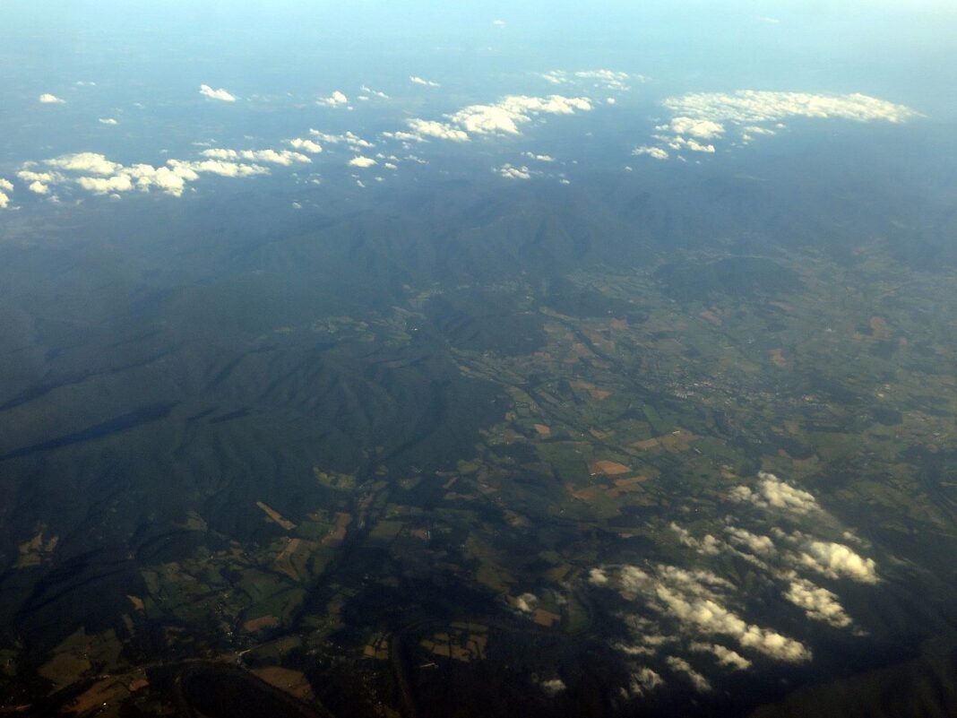 Moving to Virginia in 2026: Complete Relocation Guide Blue Ridge Mountains at Shenandoah National Park near Luray, Virginia