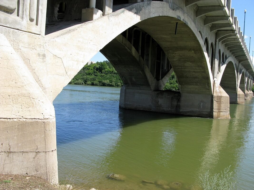 Outdoor Activities in Saskatchewan 2026: Big Sky Country, Prairie Lakes, and Boreal Wilderness Downtown Saskatoon, Saskatchewan along the South Saskatchewan River