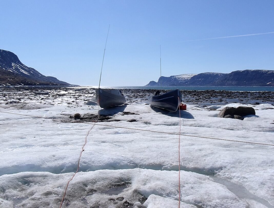 Nunavut Communities Guide 2026: Iqaluit, Rankin Inlet, Cambridge Bay, and Life in the Arctic Change of season in Pangnirtung, Baffin Island, Nunavut, Arctic Canada