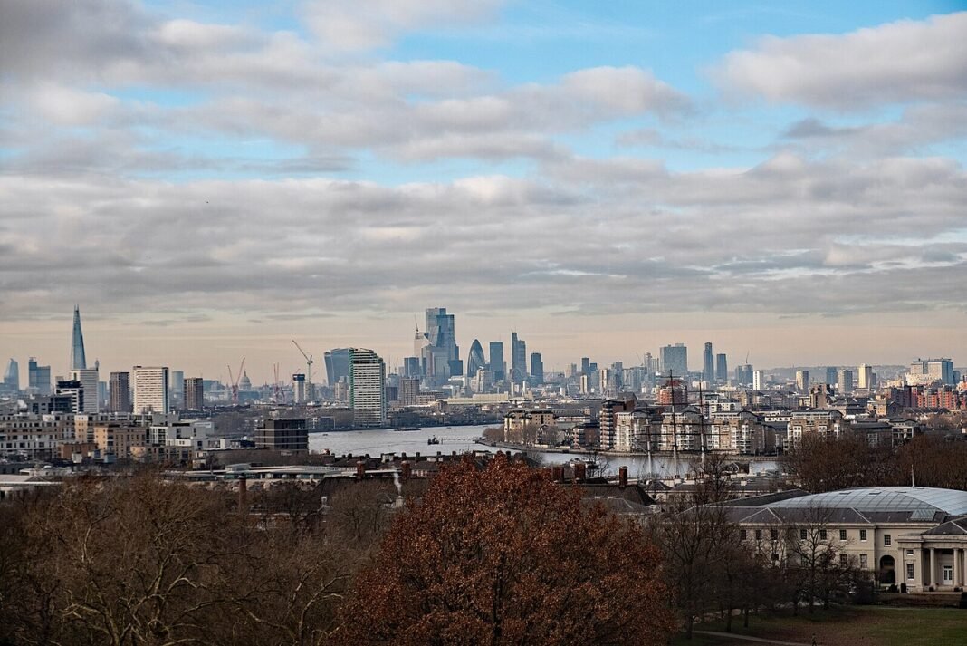 England Travel Guide 2026: London, the Cotswolds, and the Best of English Heritage View over the River Thames towards Central London from Greenwich Park
