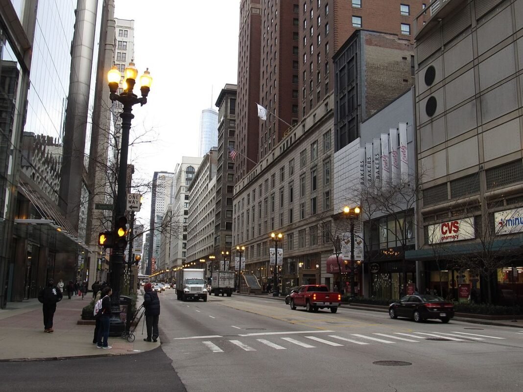 Moving to Illinois in 2026: Complete Relocation Guide Palmer House hotel in Chicago Loop, Illinois