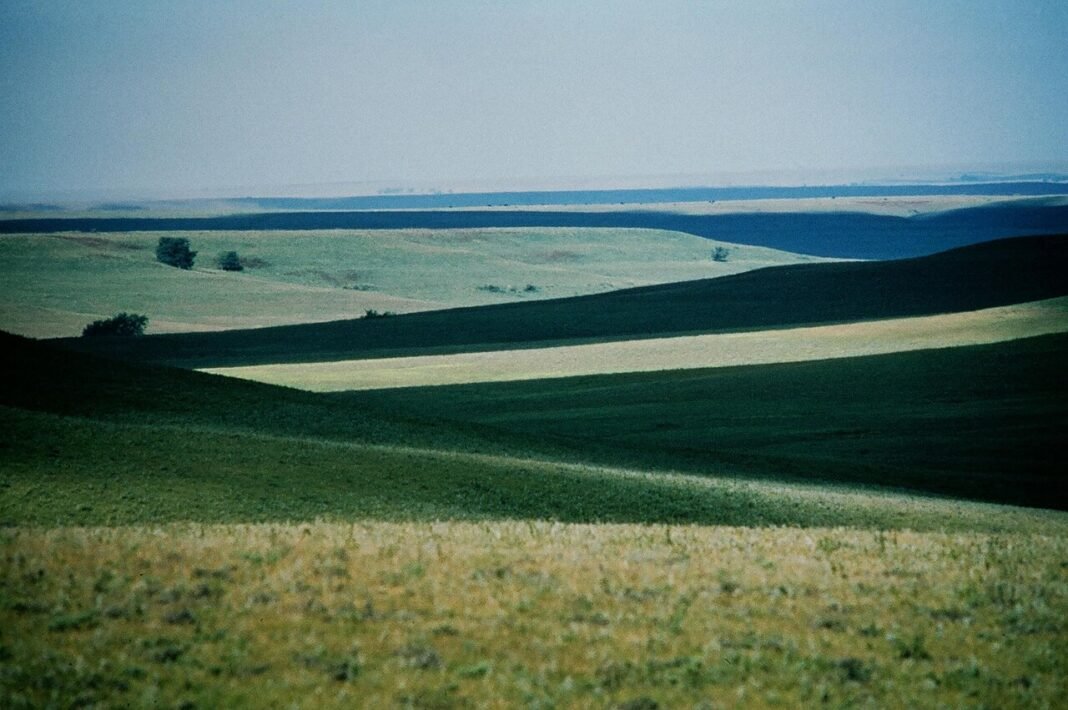 Moving to Kansas in 2026: Complete Relocation Guide Flint Hills tallgrass prairie scenic byway, Kansas