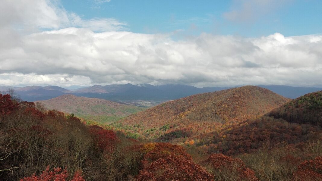 Georgia Outdoors: Mountains, Waterfalls, Coast, and the Appalachian Trail North Georgia Blue Ridge Mountains fall foliage vista from Blood Mountain Wilderness