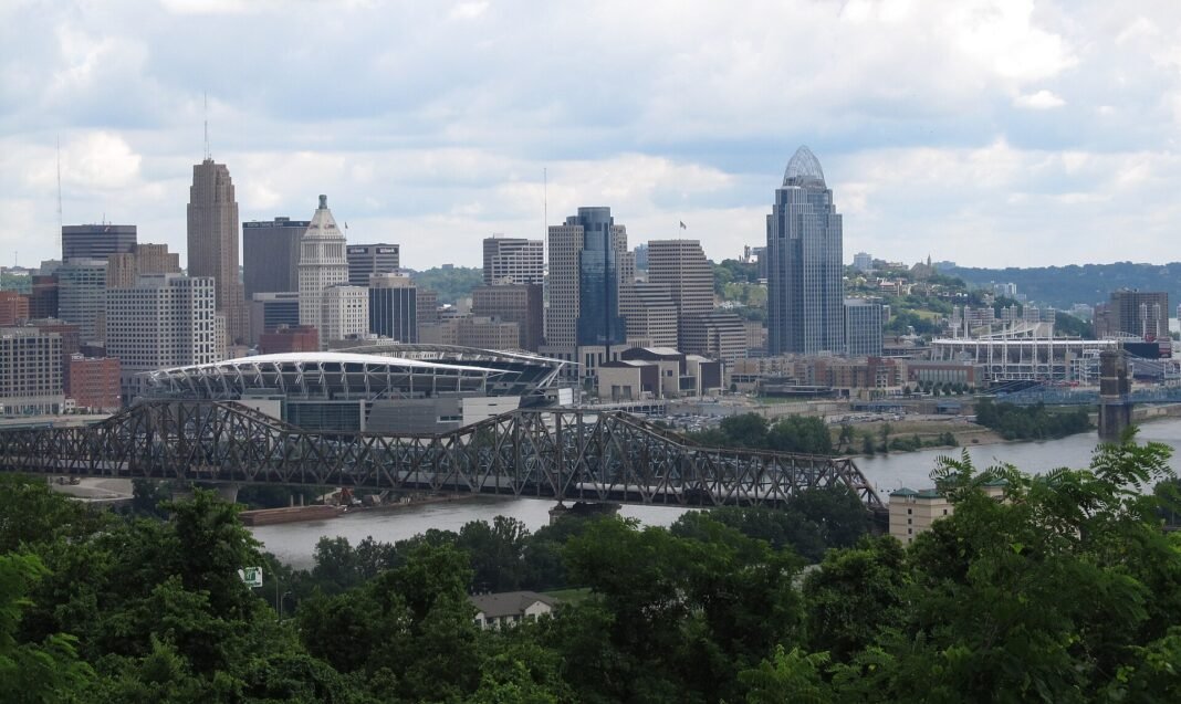 Ohio Travel Guide 2026: Cleveland, Columbus, Cincinnati, and the Appalachian Foothills Cincinnati Ohio downtown skyline and Ohio River viewed from Devou Park