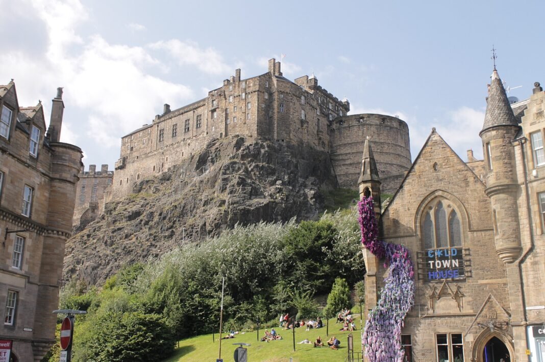 Best Cities in Scotland 2026: Edinburgh, Glasgow, Aberdeen, Inverness, and Where to Live Edinburgh Castle on Castle Rock seen from the Grassmarket Old Town Scotland UK